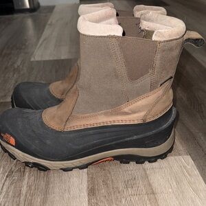 North Face Men's Chilkat III Pull-On Tan and Black Outdoor Boots